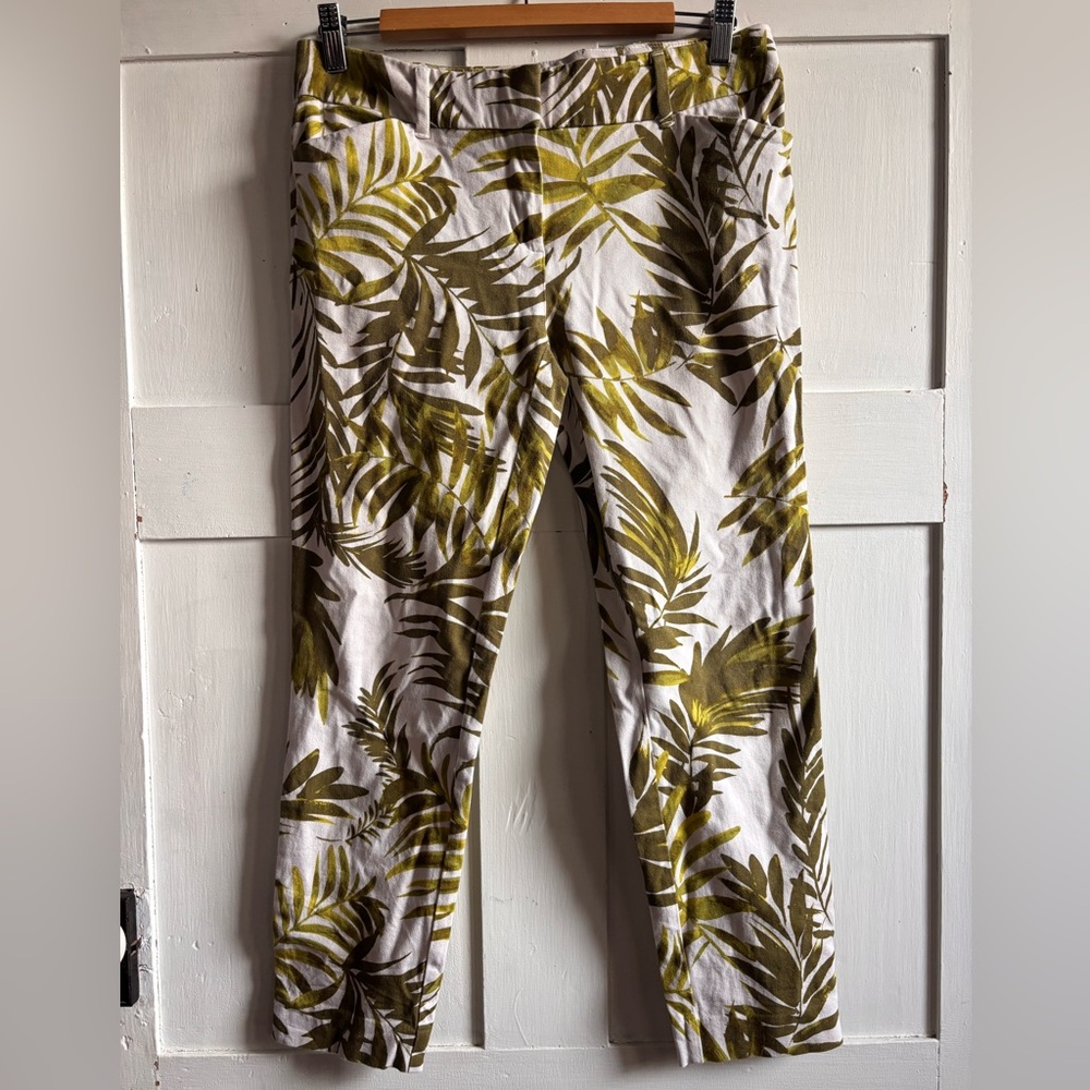 New York & Company Green Leaf Print Pants Size 6 - Picture 3 of 9
